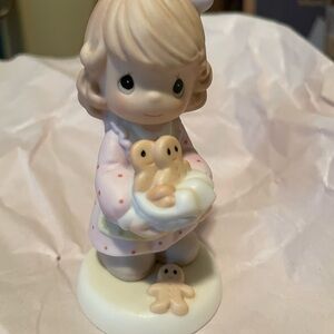 Precious Moments Figurine - Girl with cookies. Bakin the holidays even sweeter.